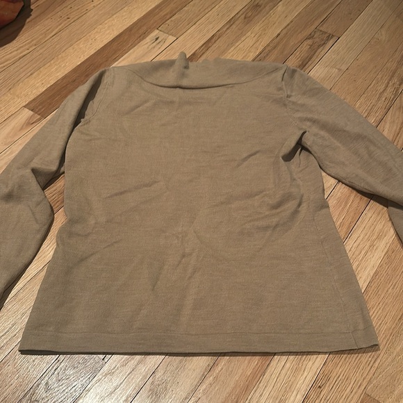 Banana Republic envelope neck camel merino wool sweater. Size M. - Picture 2 of 5